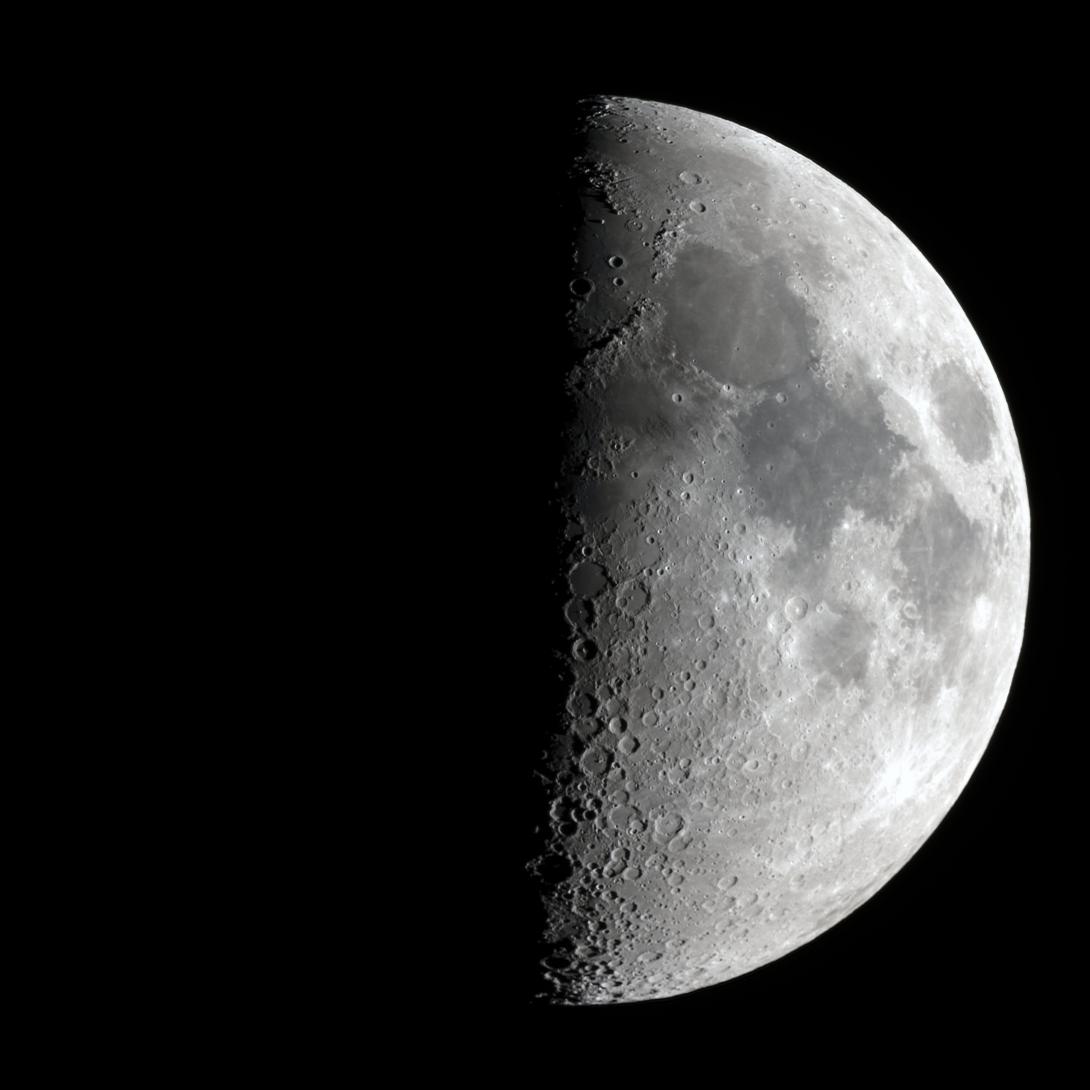 moonage7.9